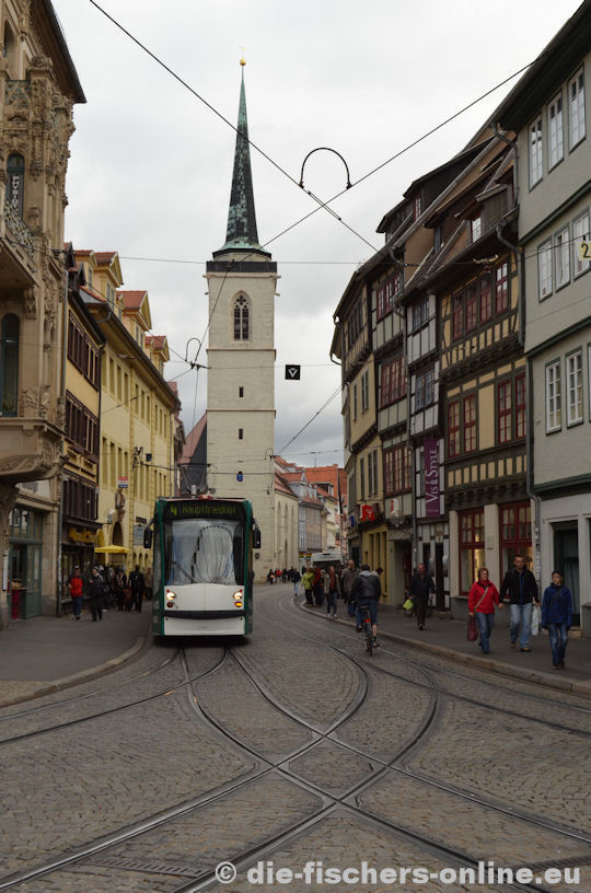 Marktstraße
Blick auf die Allerheiligenkirche. Im Vordergrund die Straßenbahnabzweigung zum Domplatz 'Nord' (links) und Domplatz 'Süd' (rechts).
