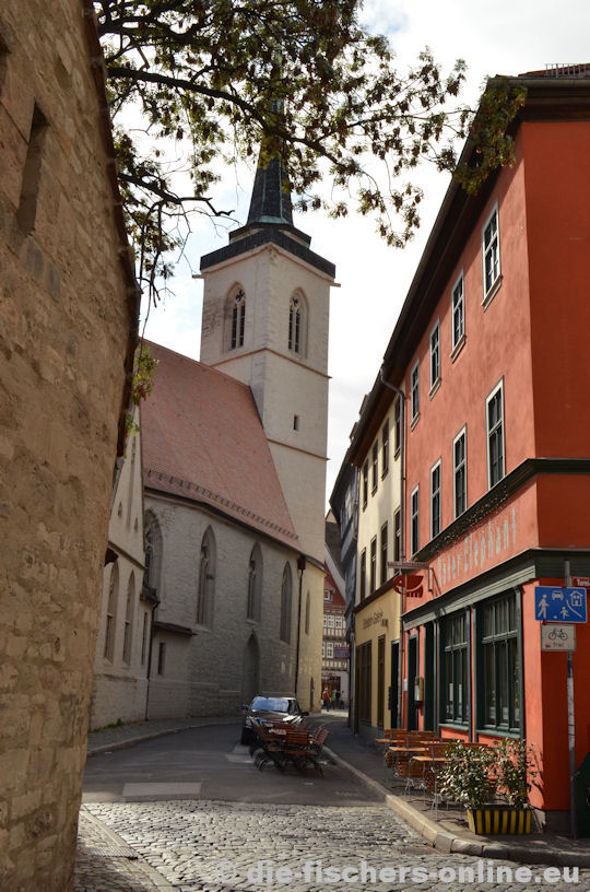 Allerheiligenstraße
Die Allerheiligenkirche bildet den Ausgangspunkt der Allerheiligenstraße, rechts die Gaststätte 'Roter Elephant'.
