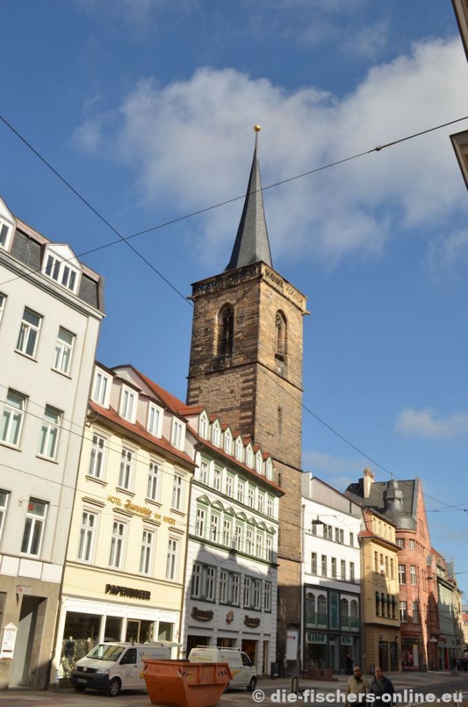 Anger
...der mit zu den ältesten Türmen der Stadt zählt (1412). Die Bartholomäuskirche war eine der ersten urkundlich erwähnten Kirchen in Erfurt (1182). Im Turm befindet sich ein Glockenspiel, welches in Apolda hergestellt wurde.
