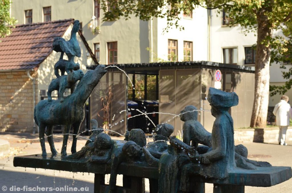 Große Arche
Die Bremer Stadtmusikanten vor dem Kabarett 'Die Arche'.
