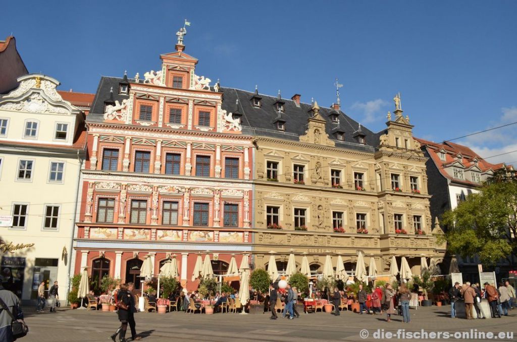 Fischmarkt
Blick auf das 'Haus zum Breiten Herd' und das 'Gildehaus', welche den einstigen Reichtum der Stadt erahnen lassen.
