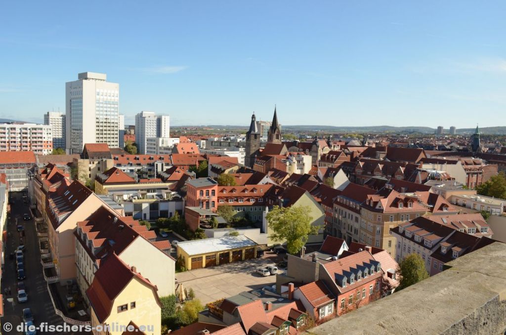 Ägidienkirche (Krämerbrücke)
Blick über Erfurt in östlicher Richtung. Sehr gute heben sich das Hotel 'Radisson' sowie die Kaufmannskirche am Anger ab.
