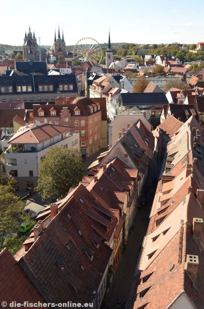 Ägidienkirche (Krämerbrücke)
Blick über die Krämerbrücke mit seinen 32 Häusern über den Benediksplatz zum Domensemble.
