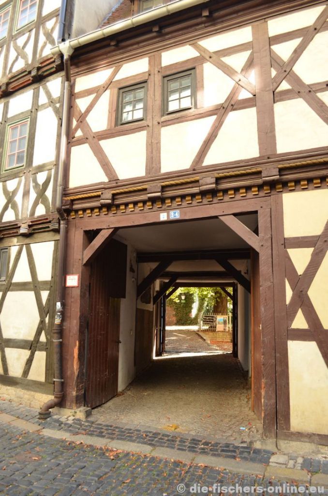 Waagegasse
Toreinfahrt, die breit genug war um Pferdegespanne in den Speicher fahren zu lassen.
