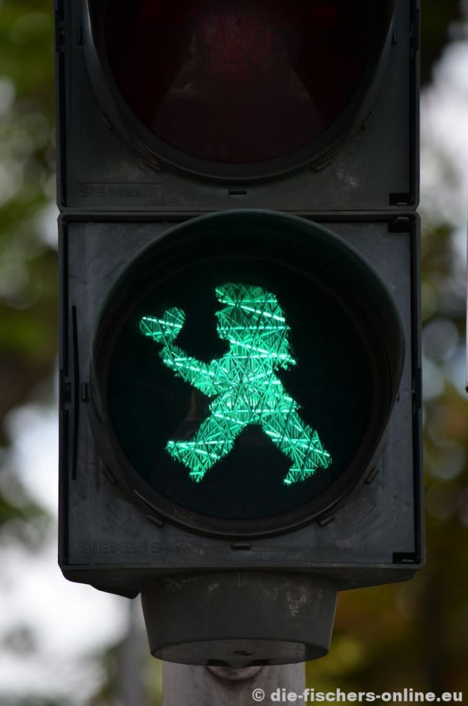 Ampelmädchen mit Herz
Juri-Gagarin-Ring/Trommsdorfstraße
