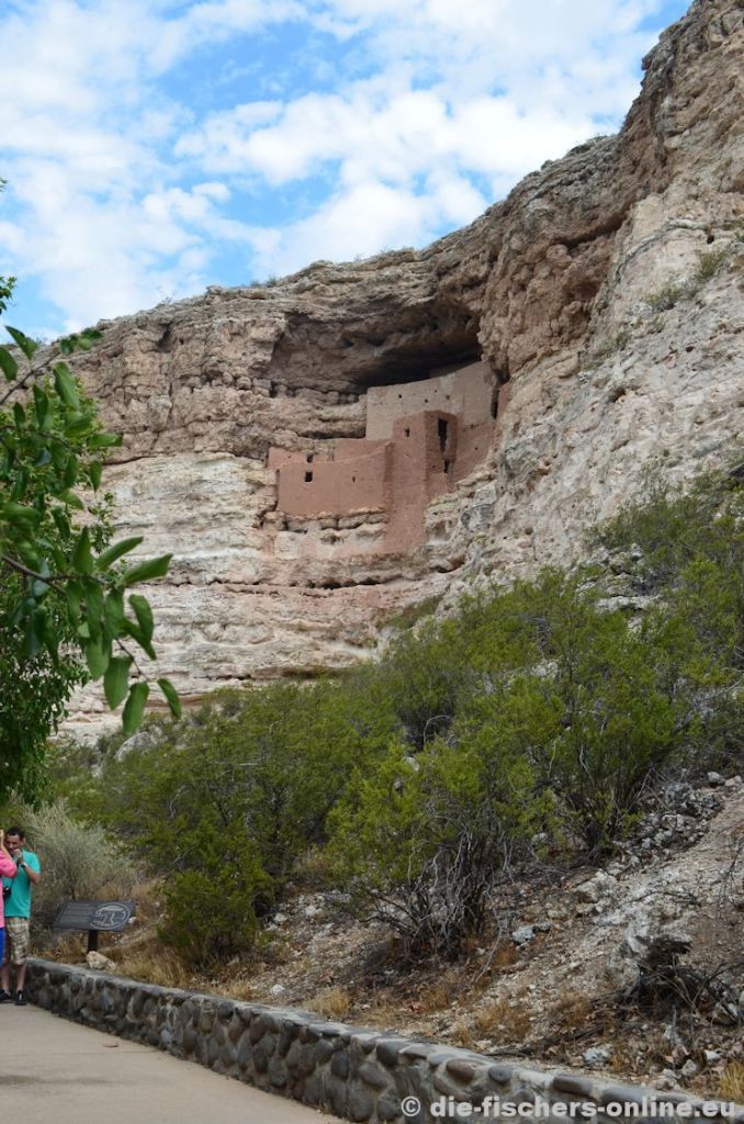 Montezuma Castle
Sehr gut erhaltene Wohnanlage der Sinagua Indianer aus dem 12. Jahrhundert.

