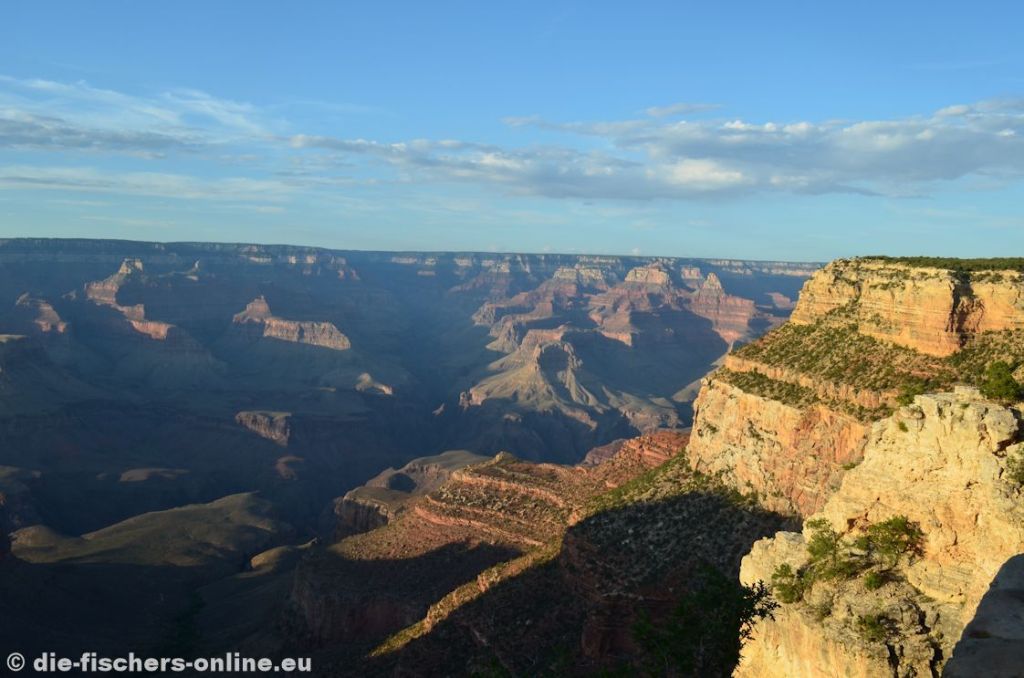 Grand Canyon: Licht und Schatten in der Abendsonne
Blick vom Yavapai Point (?) in den Canyon.
