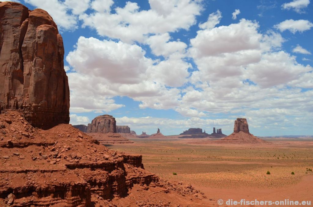Monument Valley
Blick über die Ebene - John Wayne lässt grüßen...
